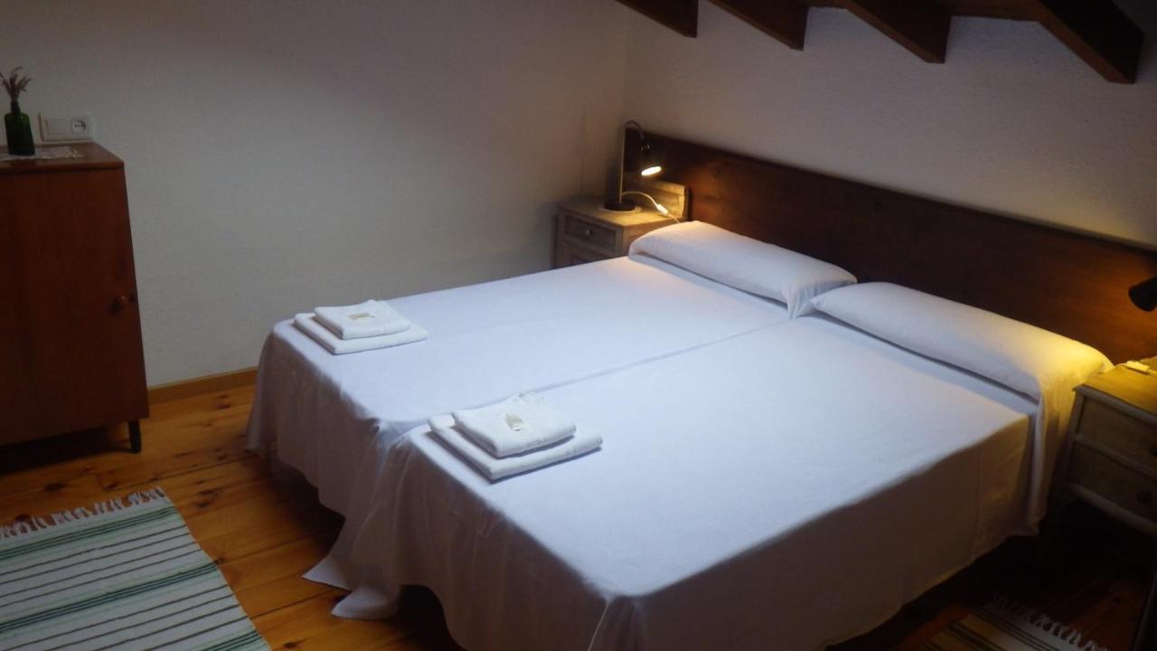 Casa de la Montaña Albergue Turístico Avín Habitación foto