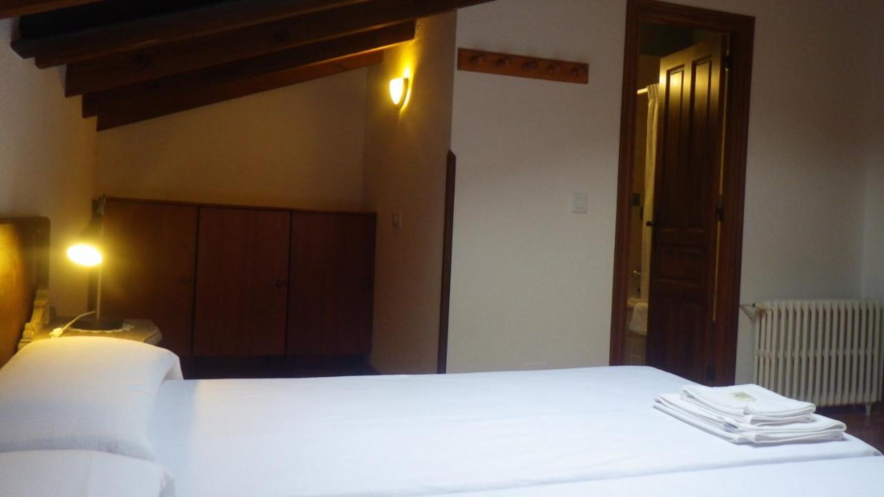 Casa de la Montaña Albergue Turístico Avín Habitación foto