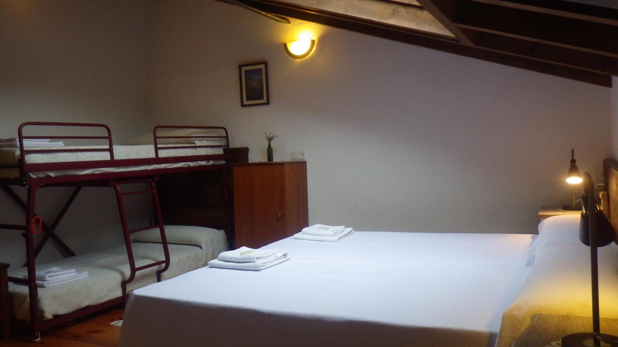 Casa de la Montaña Albergue Turístico Avín Habitación foto